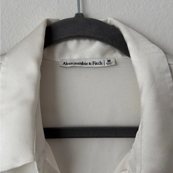 Abercrombie & Fitch cropped satin shirt - size M - Picture 2 of 4